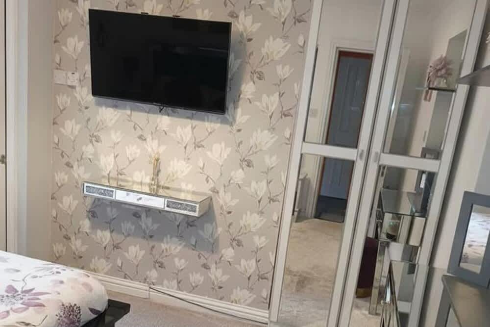 Beach Apartment - Sleeps 4 Garden & Parking 2