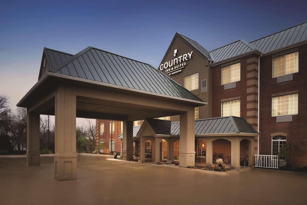 Country Inn & Suites by Radisson, Valparaiso, IN 1