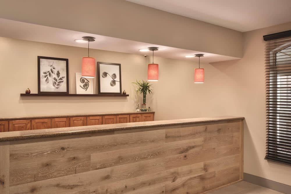 Country Inn & Suites by Radisson, Valparaiso, IN 2
