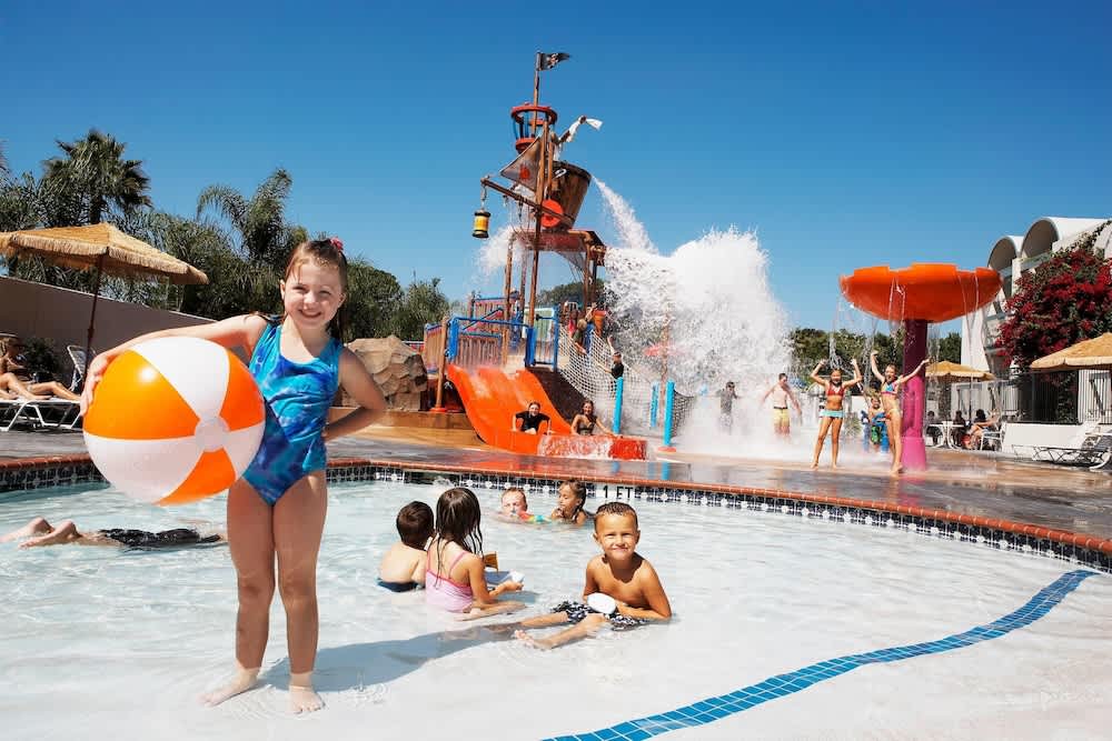 Howard Johnson by Wyndham Anaheim Hotel and Water Playground 1