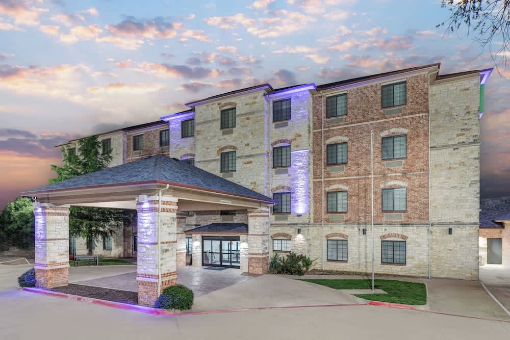 Holiday Inn Express & Suites GRANBURY by IHG 1