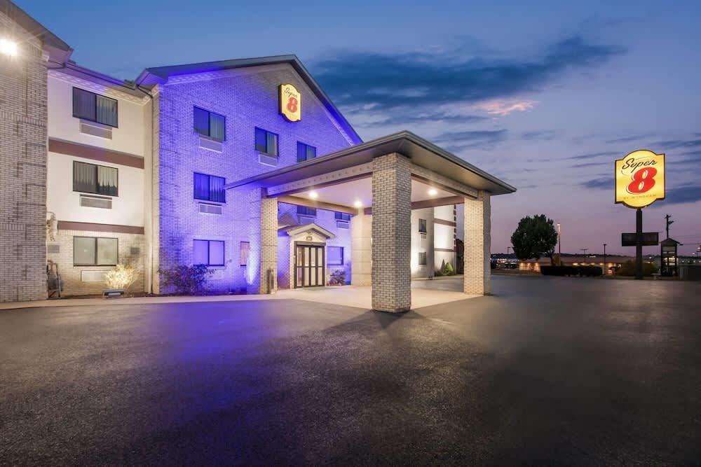 Super 8 by Wyndham Uniontown PA 1