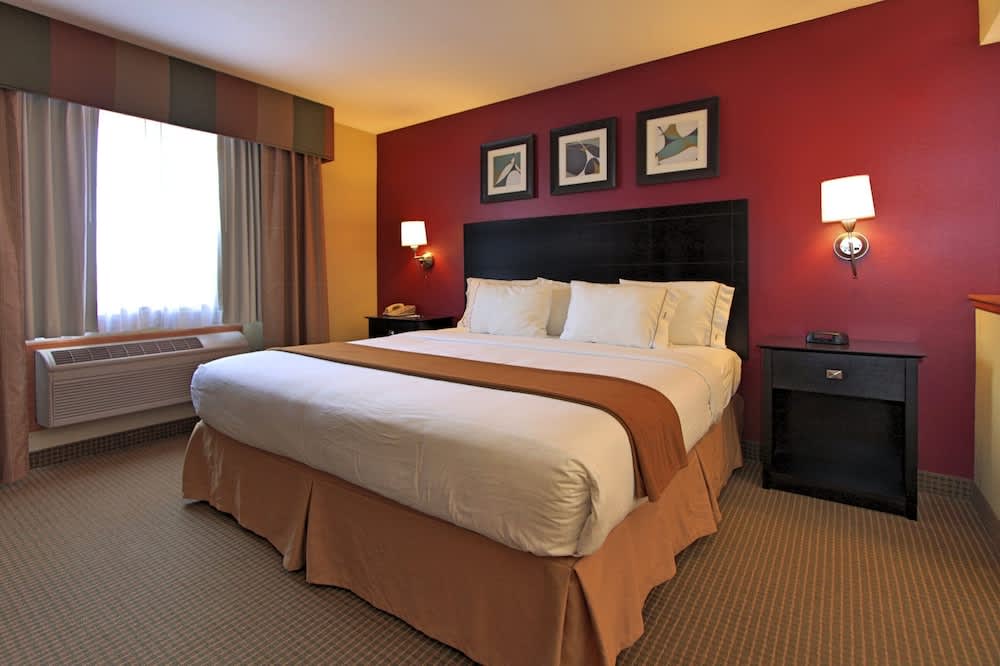 Holiday Inn Express & Suites DEFIANCE by IHG 1