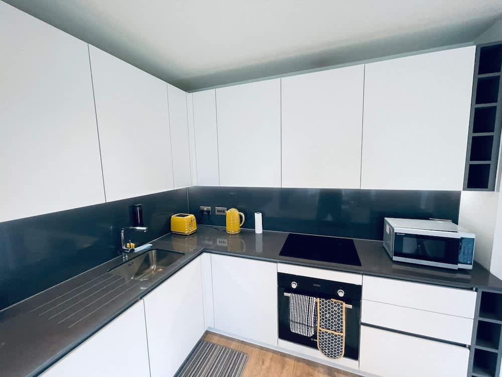 City Sky View Centre Luxe Apartment - 2 Bedrooms 1