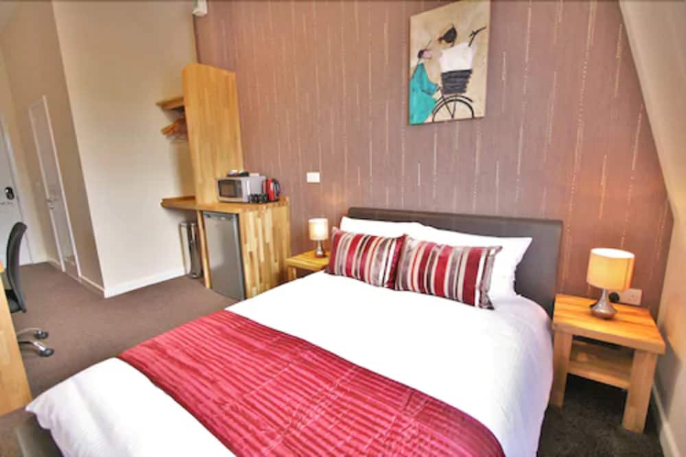 Central Hotel Gloucester by RoomsBooked 2