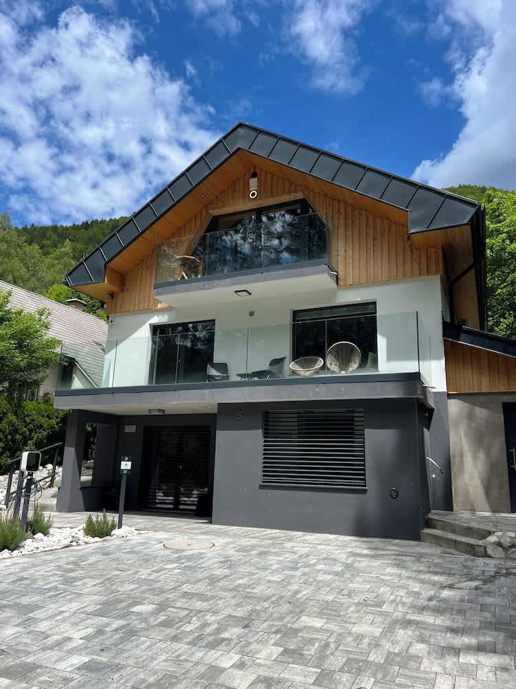 Pine Tree Holiday House 1