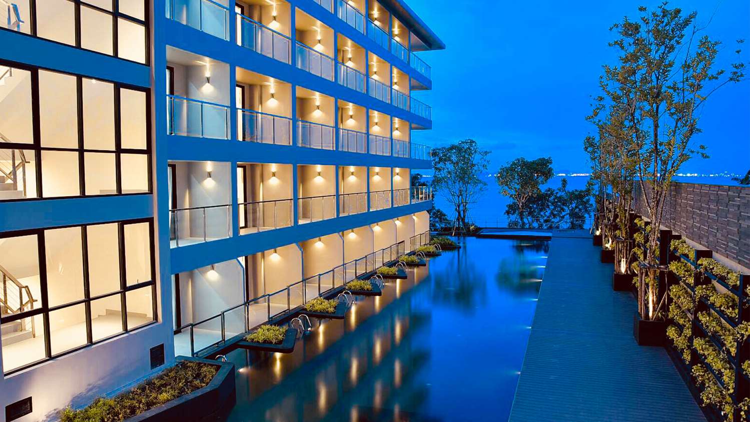 Golden Tulip Pattaya Beachfront Resort 1