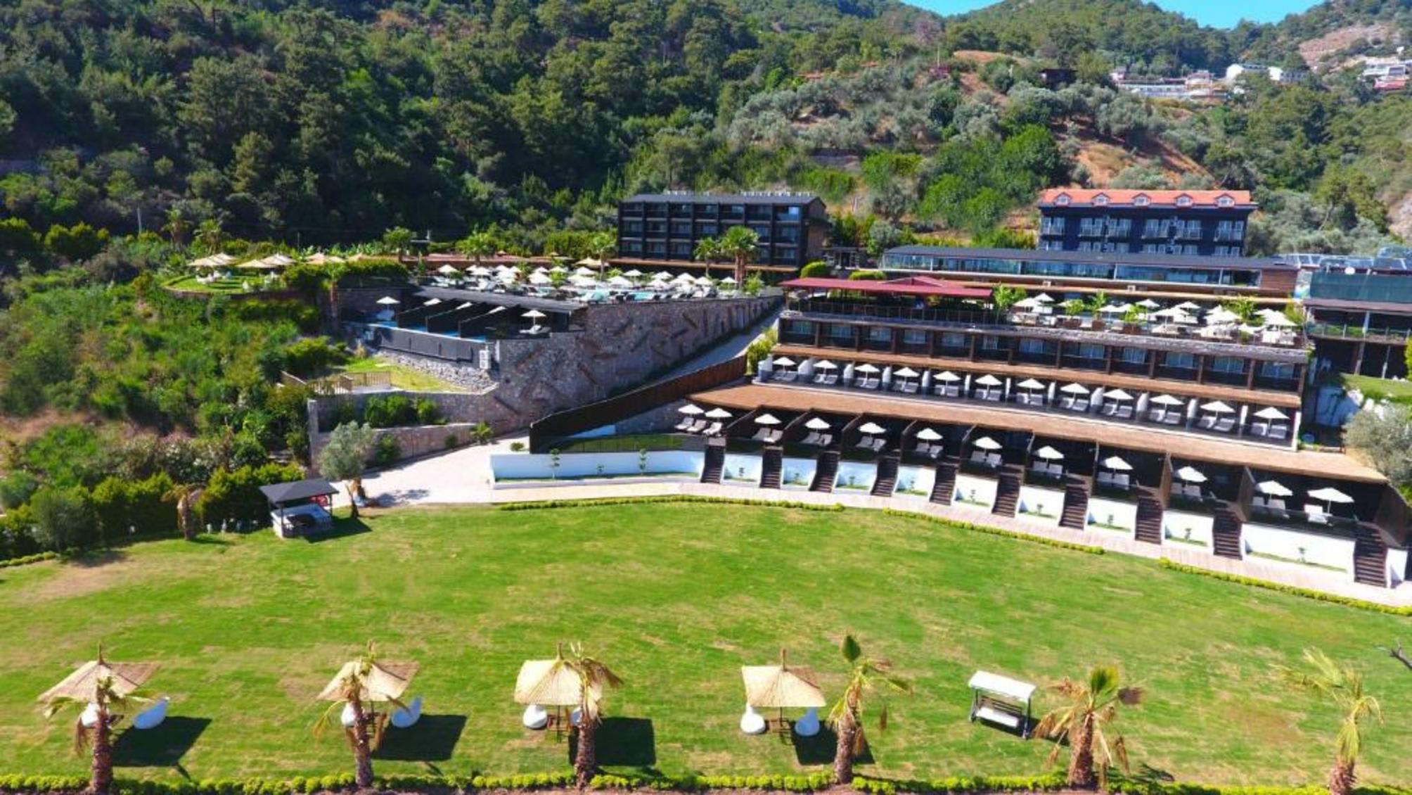 Manaspark Deluxe Hotel 1