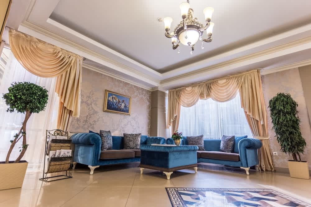 Grand Sapphire 2
