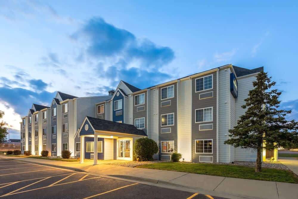Microtel Inn & Suites by Wyndham Sioux Falls 1