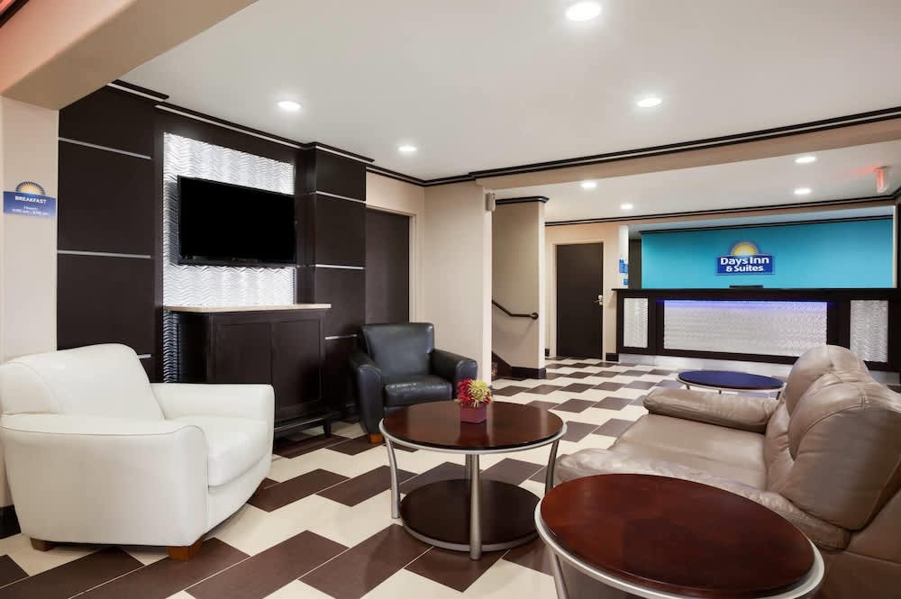 Days Inn & Suites by Wyndham Conroe North 2
