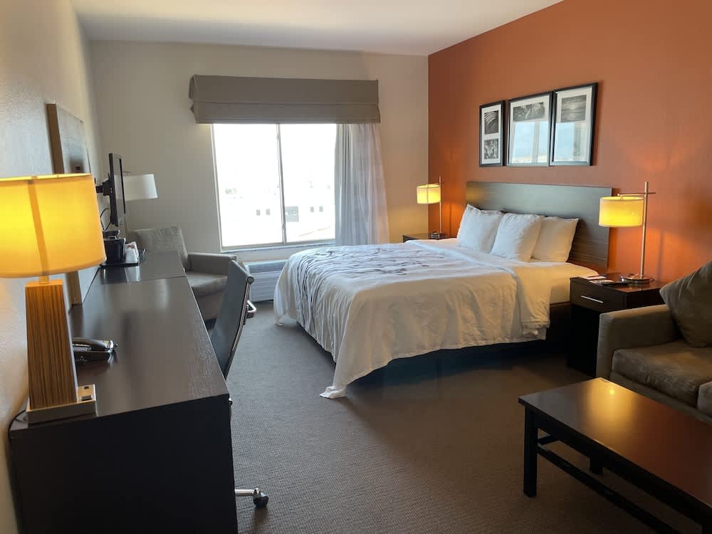 Sleep Inn & Suites Hennessey 1