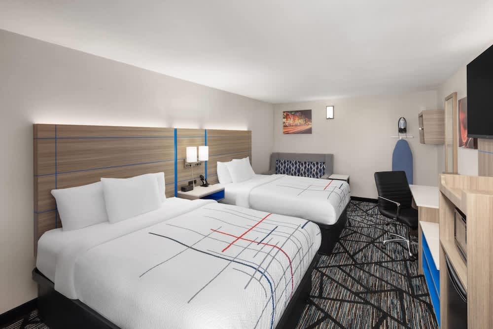 La Quinta Inn by Wyndham Nashville South 1