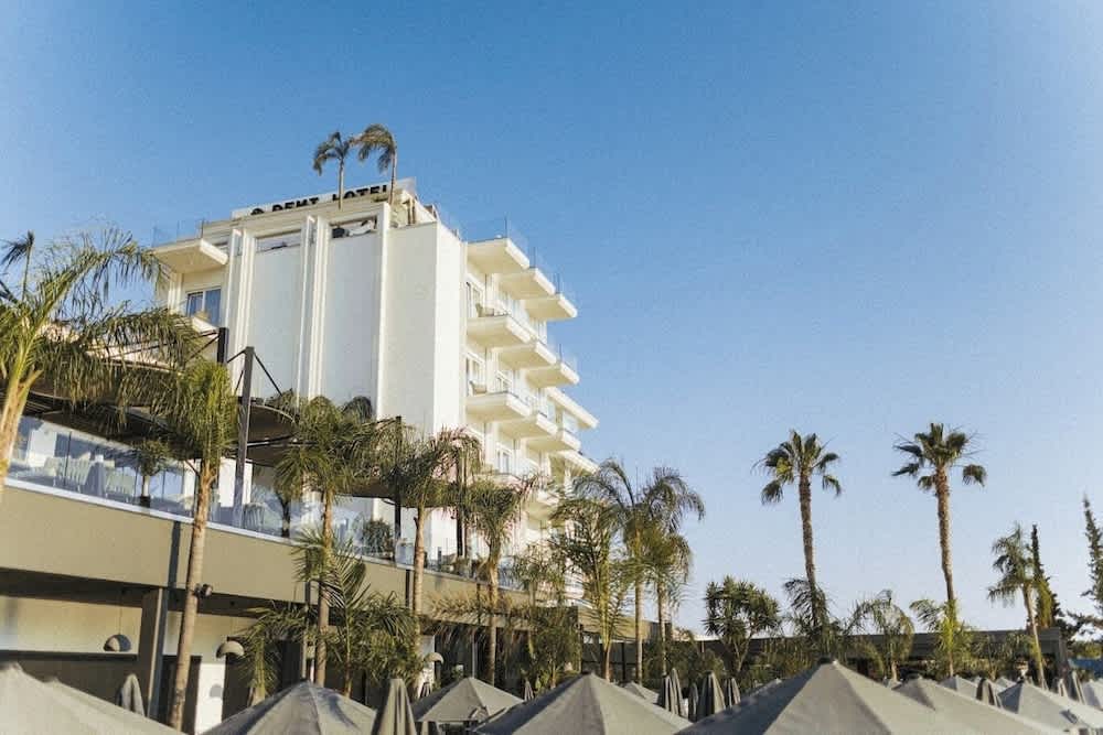 Demi Hotel 1