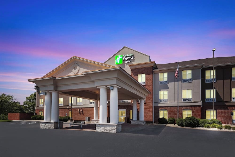 Holiday Inn Express & Suites URBANA-CHAMPAIGN (U OF I AREA) by IHG 1