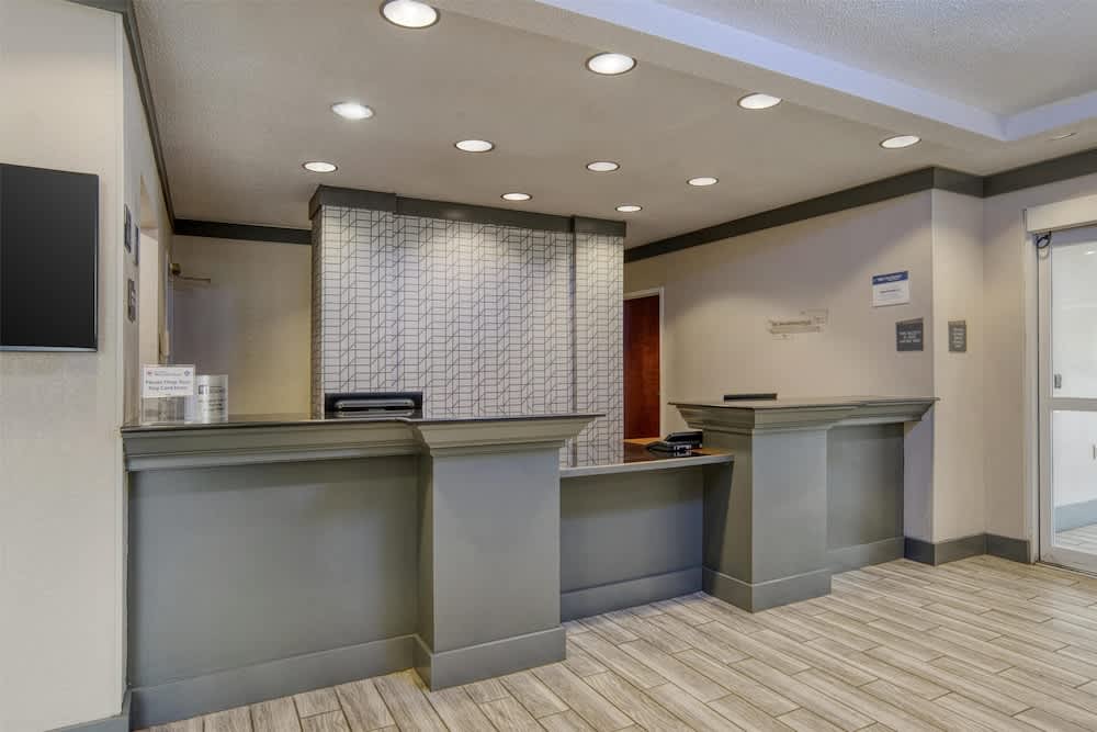 Best Western Plus Philadelphia-Choctaw Hotel and Suites 2