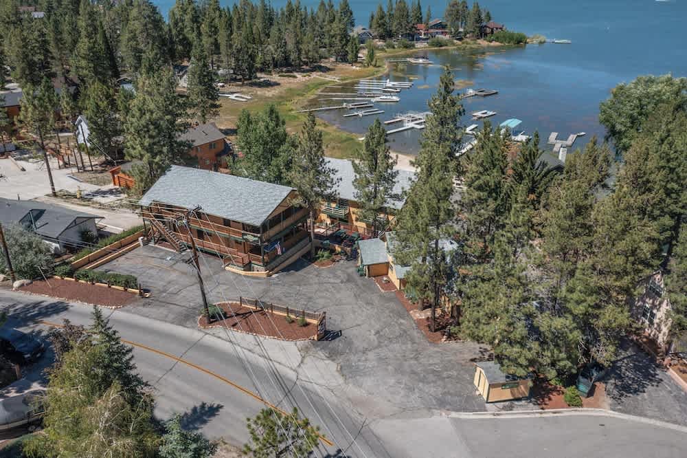 Big Bear Lakefront Lodge 1