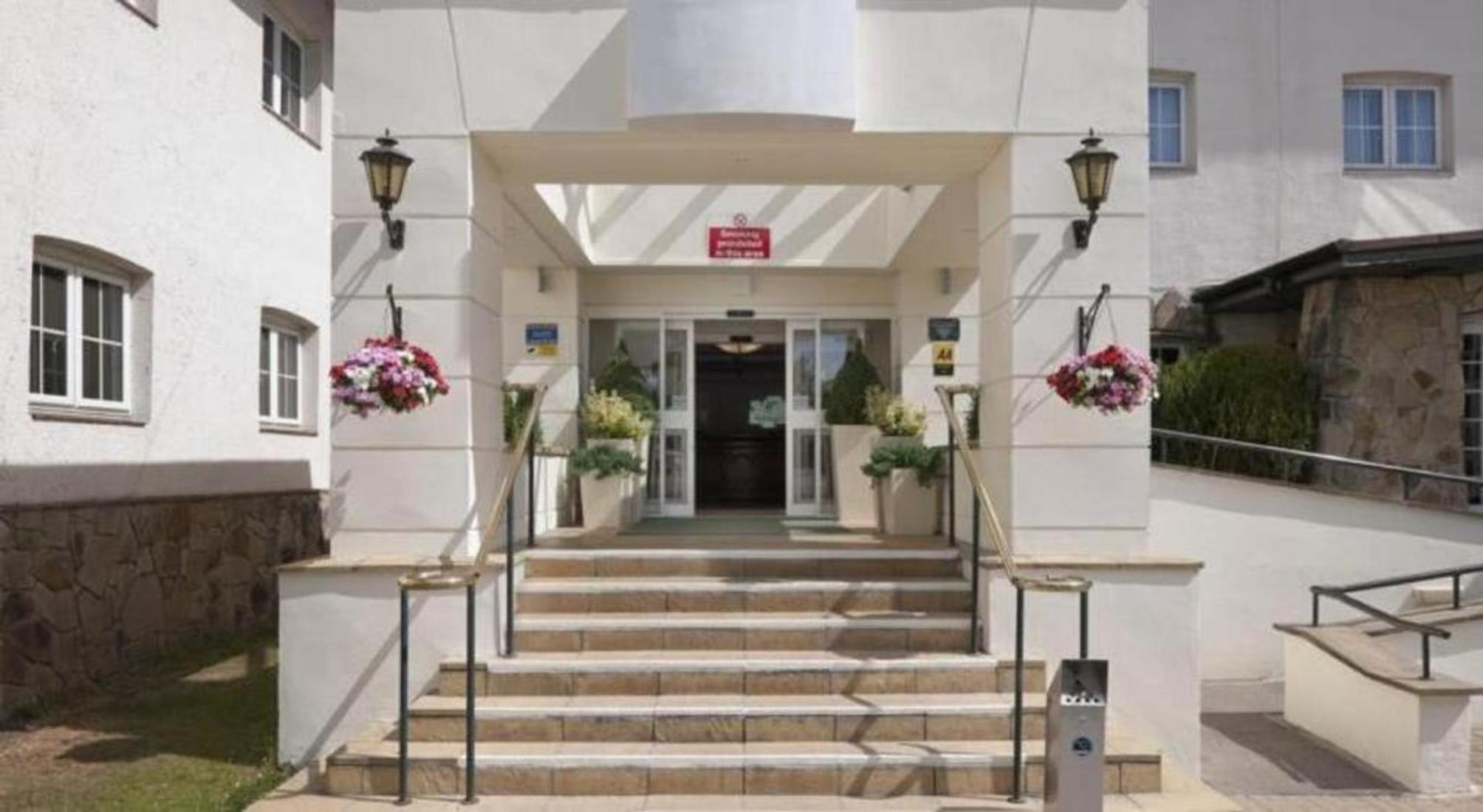 Airport Inn Manchester 1