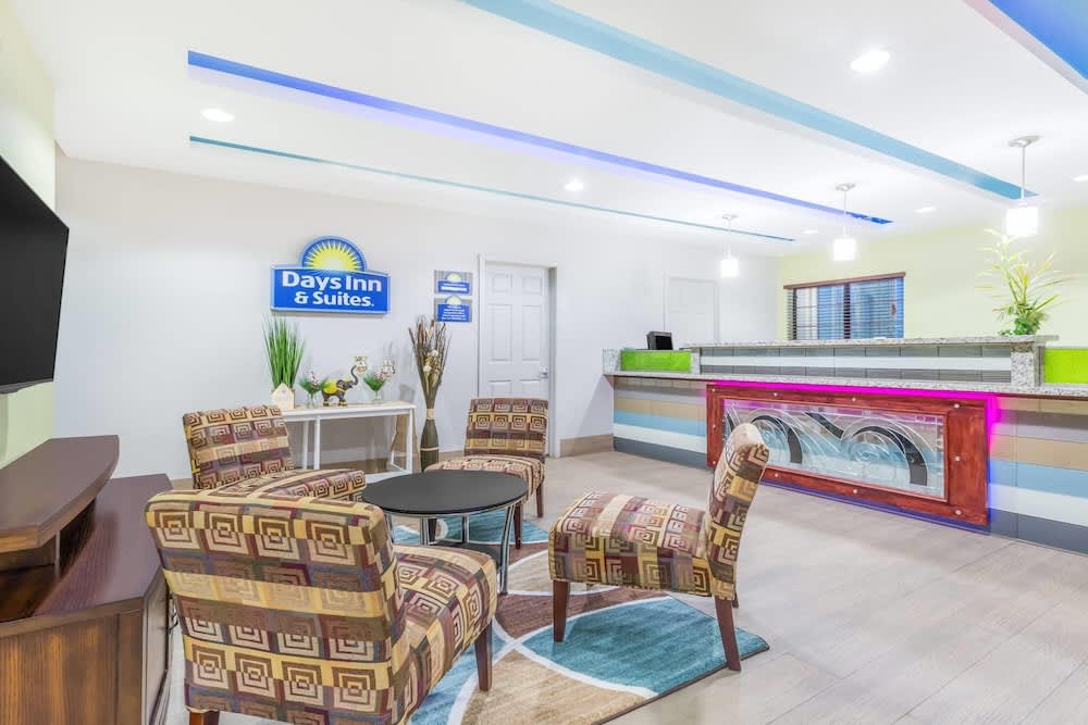 Days Inn & Suites by Wyndham Madisonville 2
