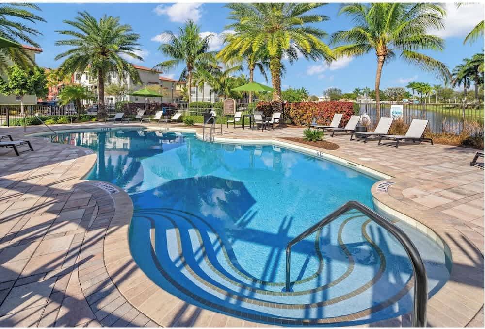 Miramar Apartments By Landing 1