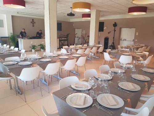 Eliopoli Beach Hostel & Restaurant 2
