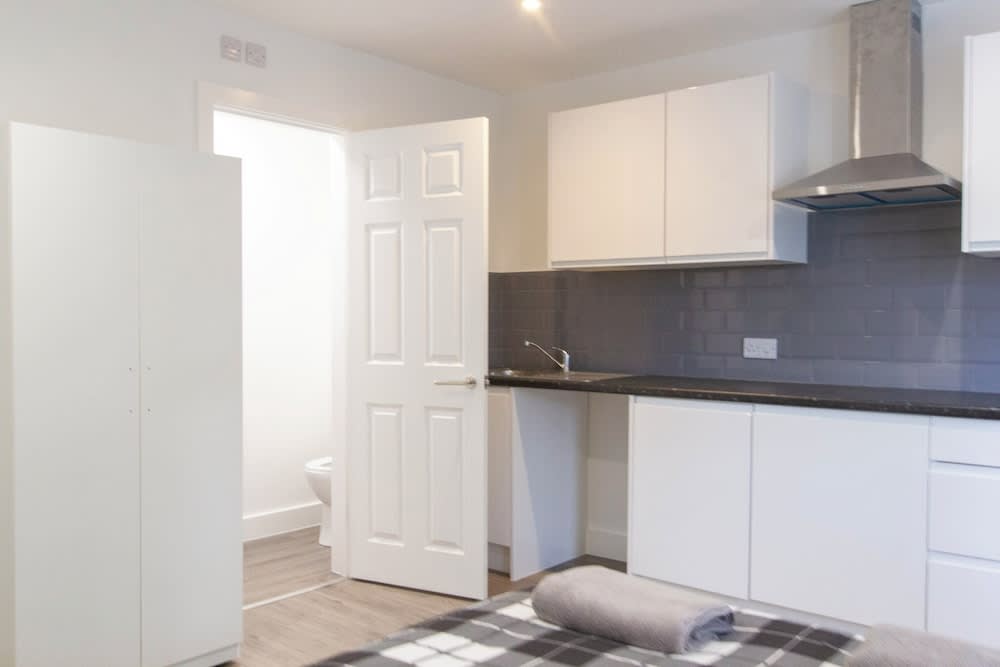 Bridge Road - Room 2b 1