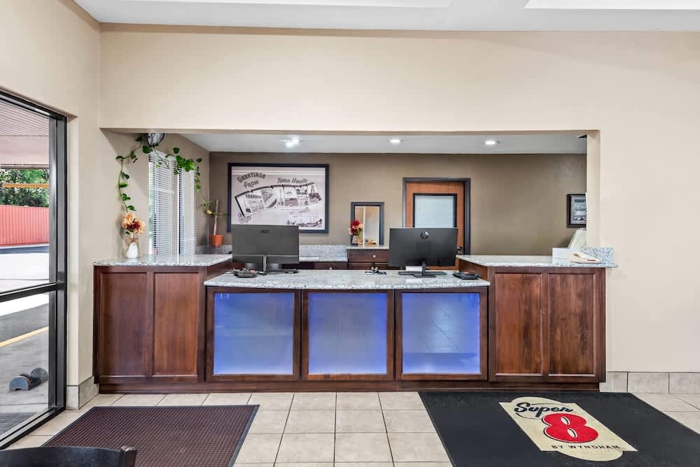 Super 8 by Wyndham Terre Haute 2