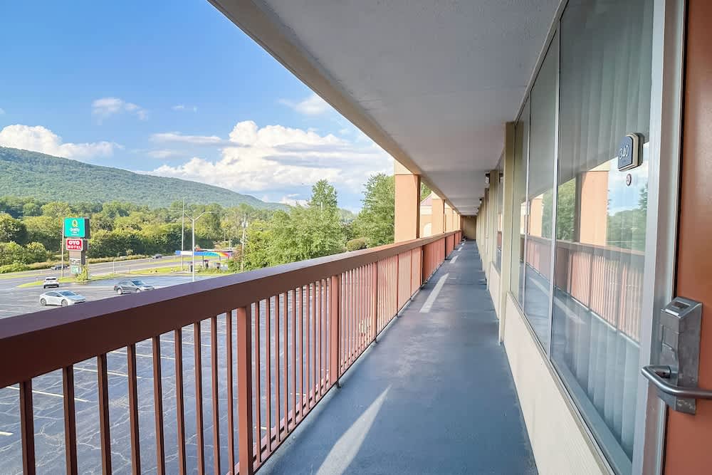 OYO Hotel Harriman near I-40 2