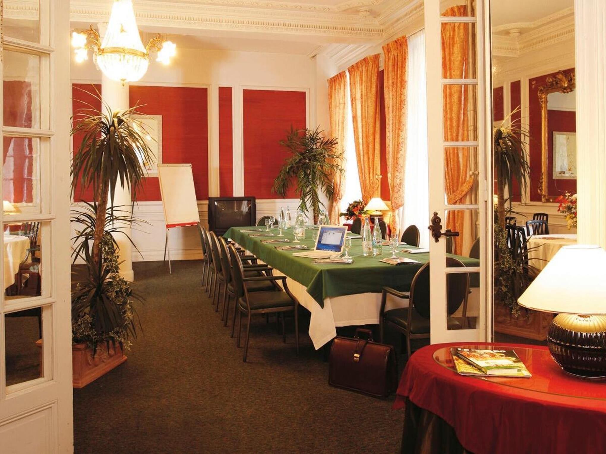 Logis Le Midland 1