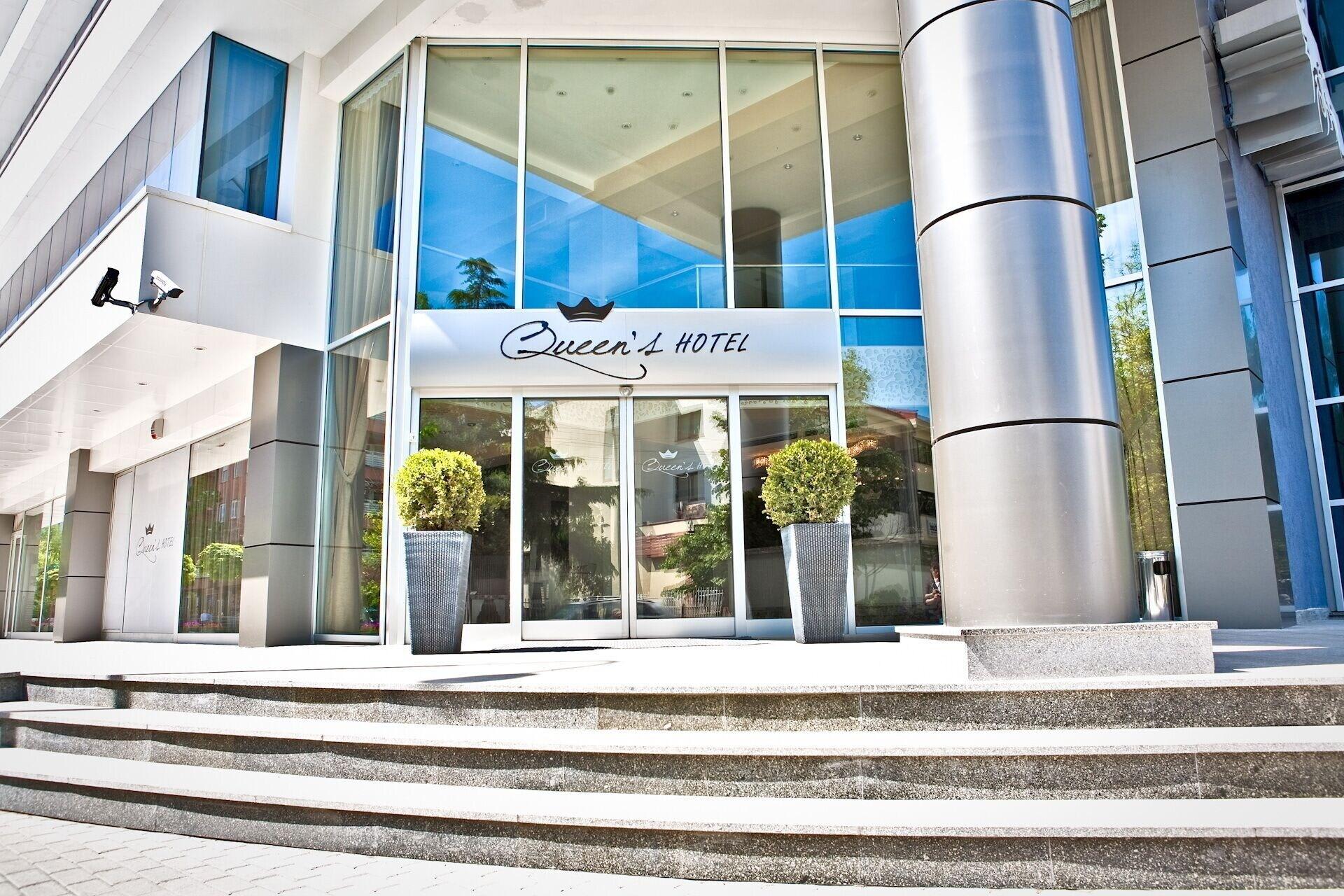 Queen S Hotel 1