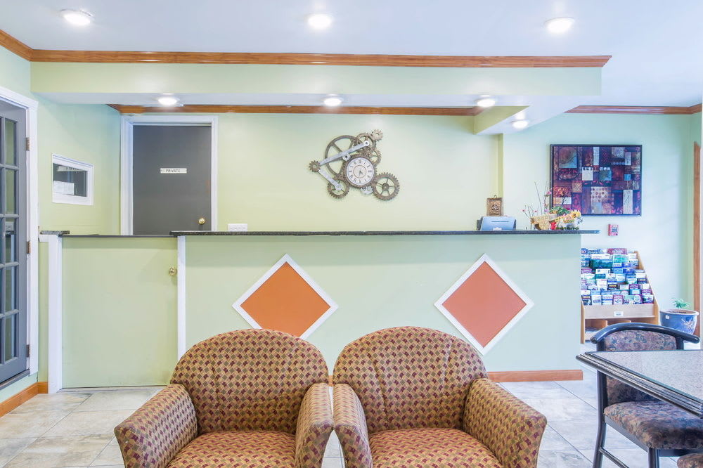 Econo Lodge Manchester Area 2