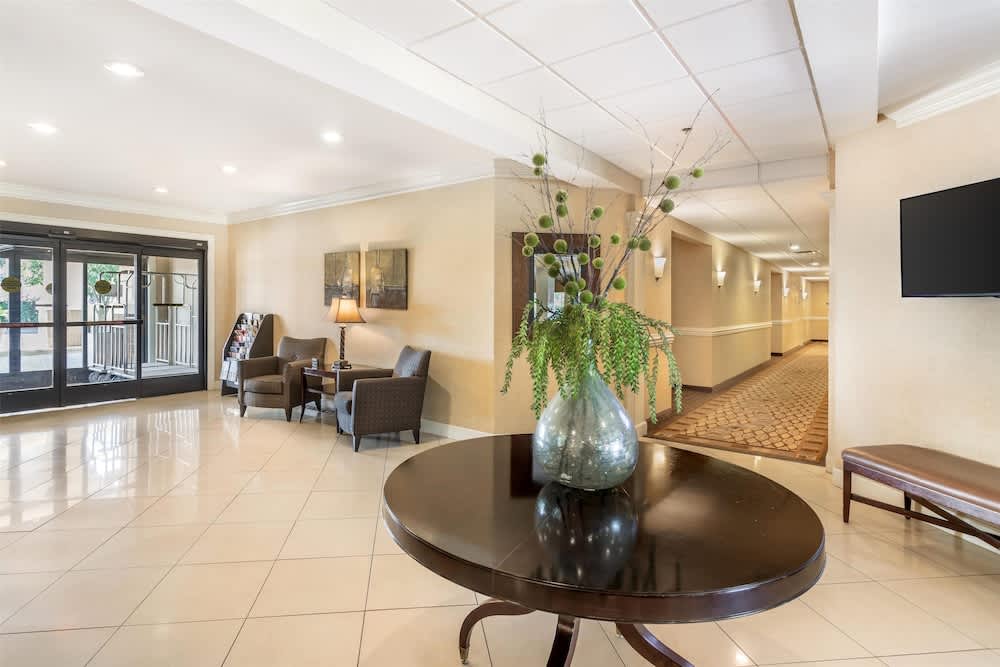 Best Western Plus Valdosta Hotel & Suites 2