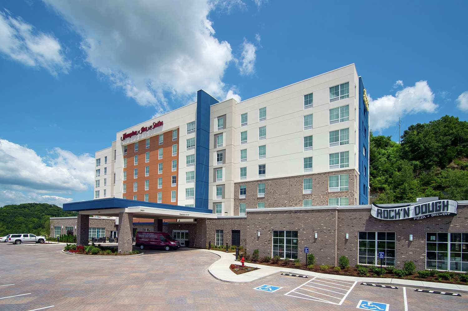 Hampton Inn & Suites by Hilton Nashville North Skyline 1