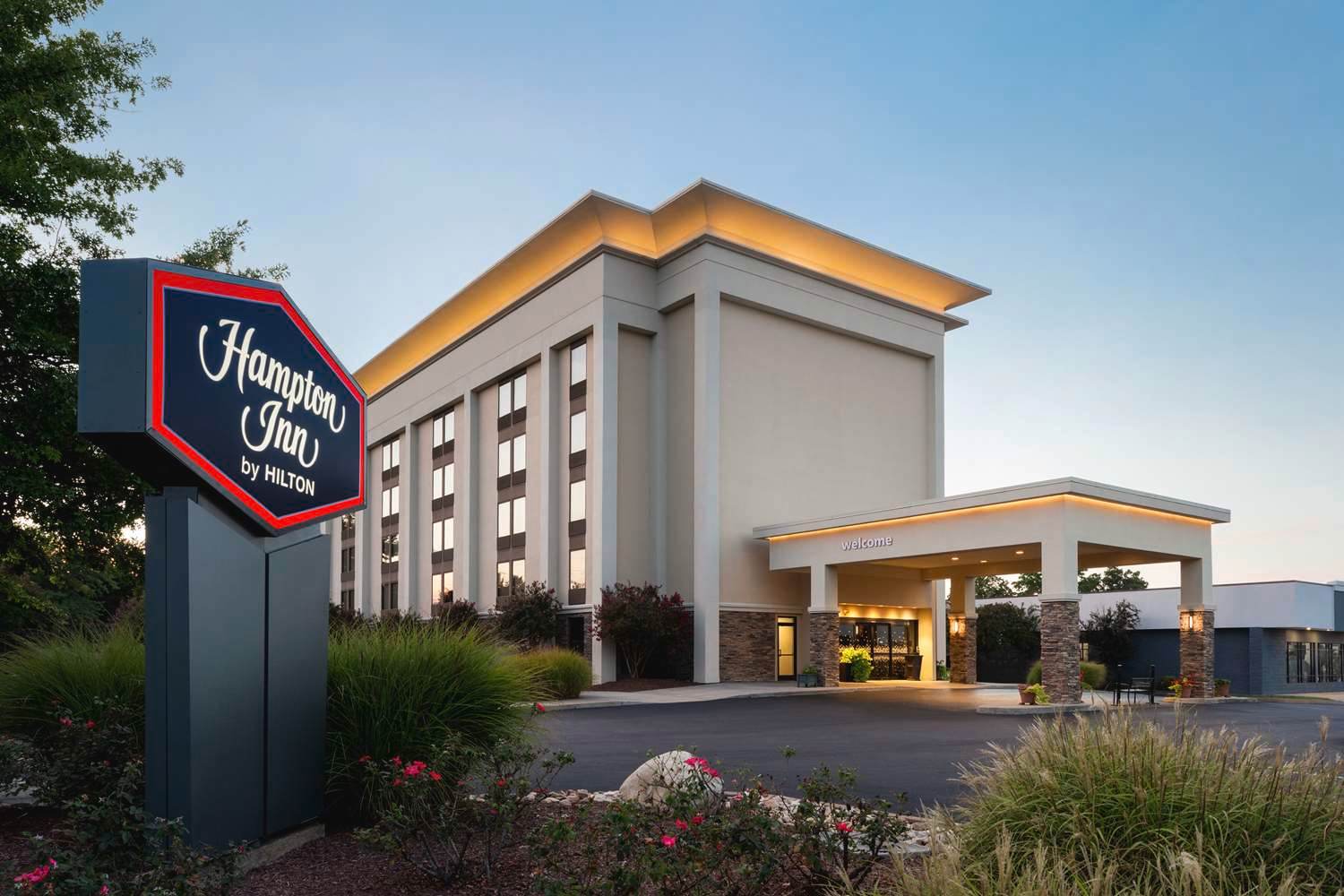 Hampton Inn Charlottesville 1
