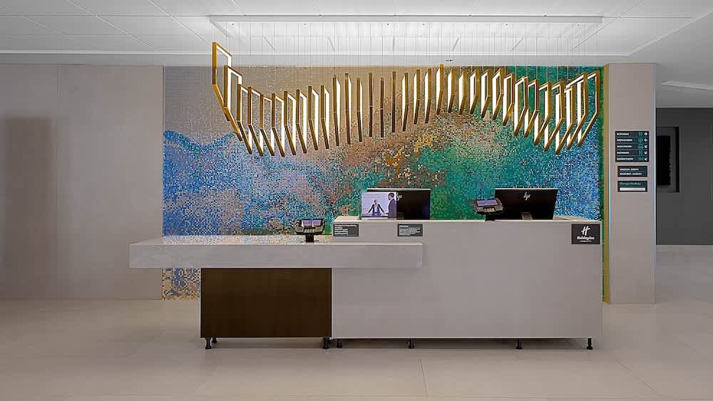Holiday Inn CHICAGO - MIDWAY AIRPORT S by IHG 2