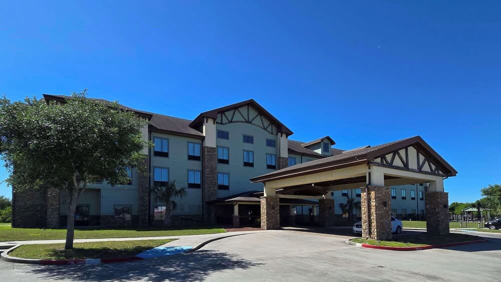 Comfort Inn & Suites Beeville 1