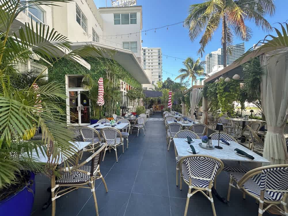 Maxines Dorset Catalina Hotel 1