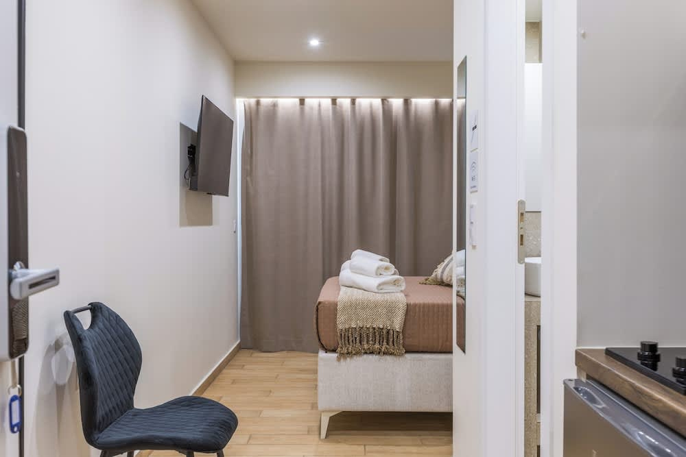 Raise Thiseio Stylish Living 2