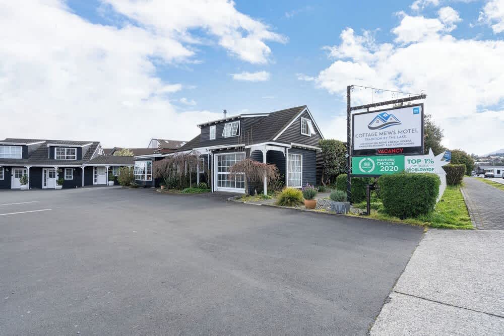 Cottage Mews Motel 1