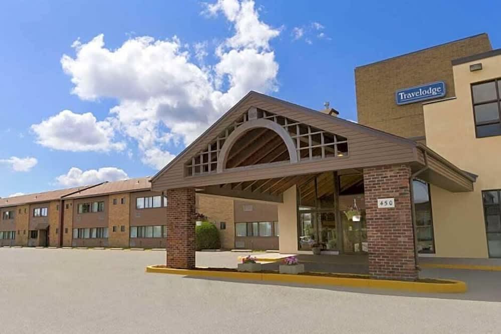 Travelodge by Wyndham Thunder Bay ON 1