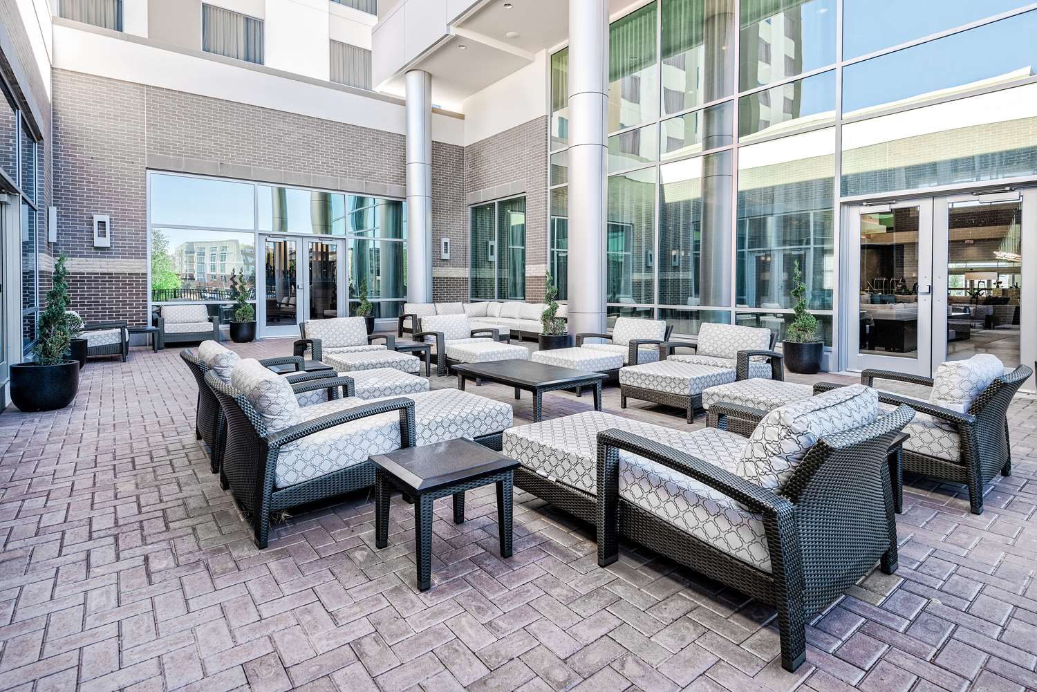 Embassy Suites by Hilton College Station 2