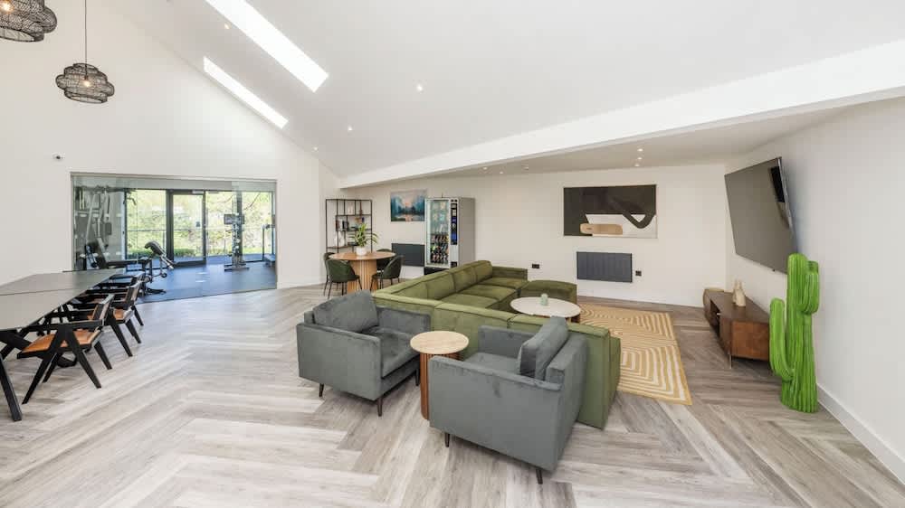 Riverside House by UTDM 2