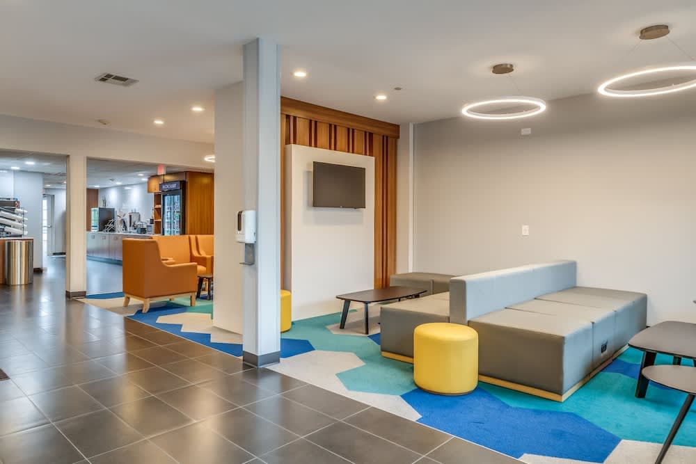 Microtel Inn & Suites by Wyndham Montgomery 2