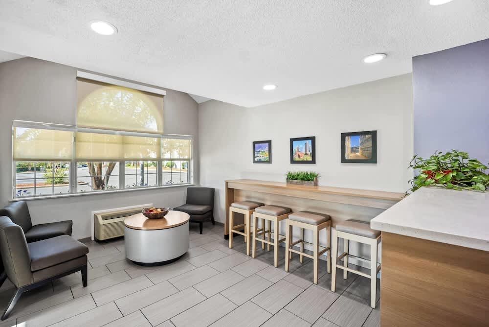 Microtel Inn by Wyndham Greensboro 2