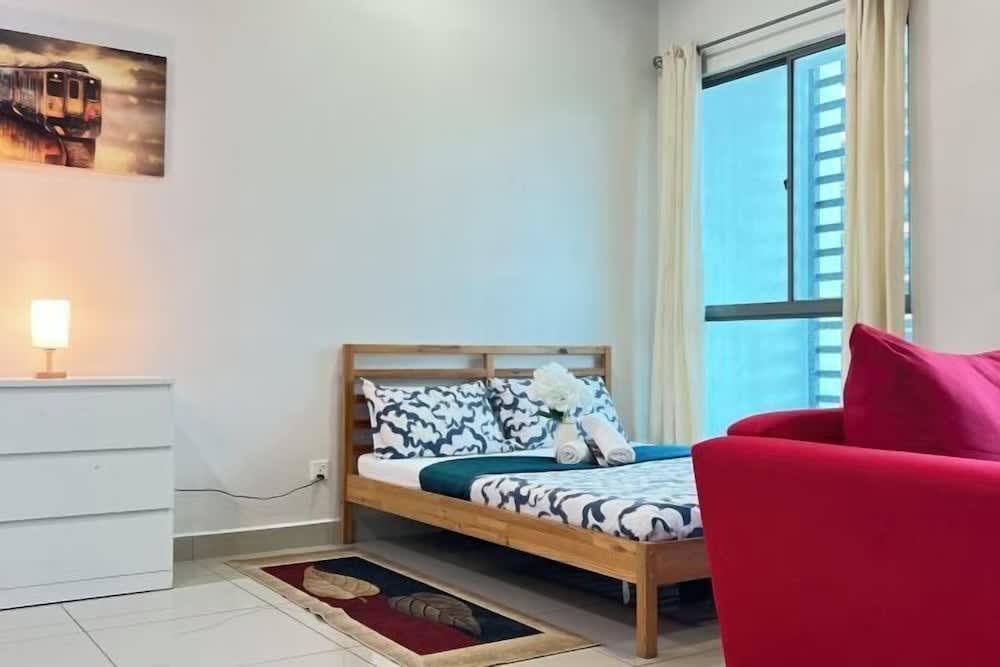 The Bureau - Smart Suites Cyber 2