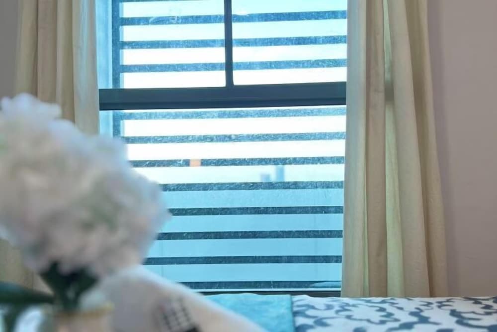 The Bureau - Smart Suites Cyber 1