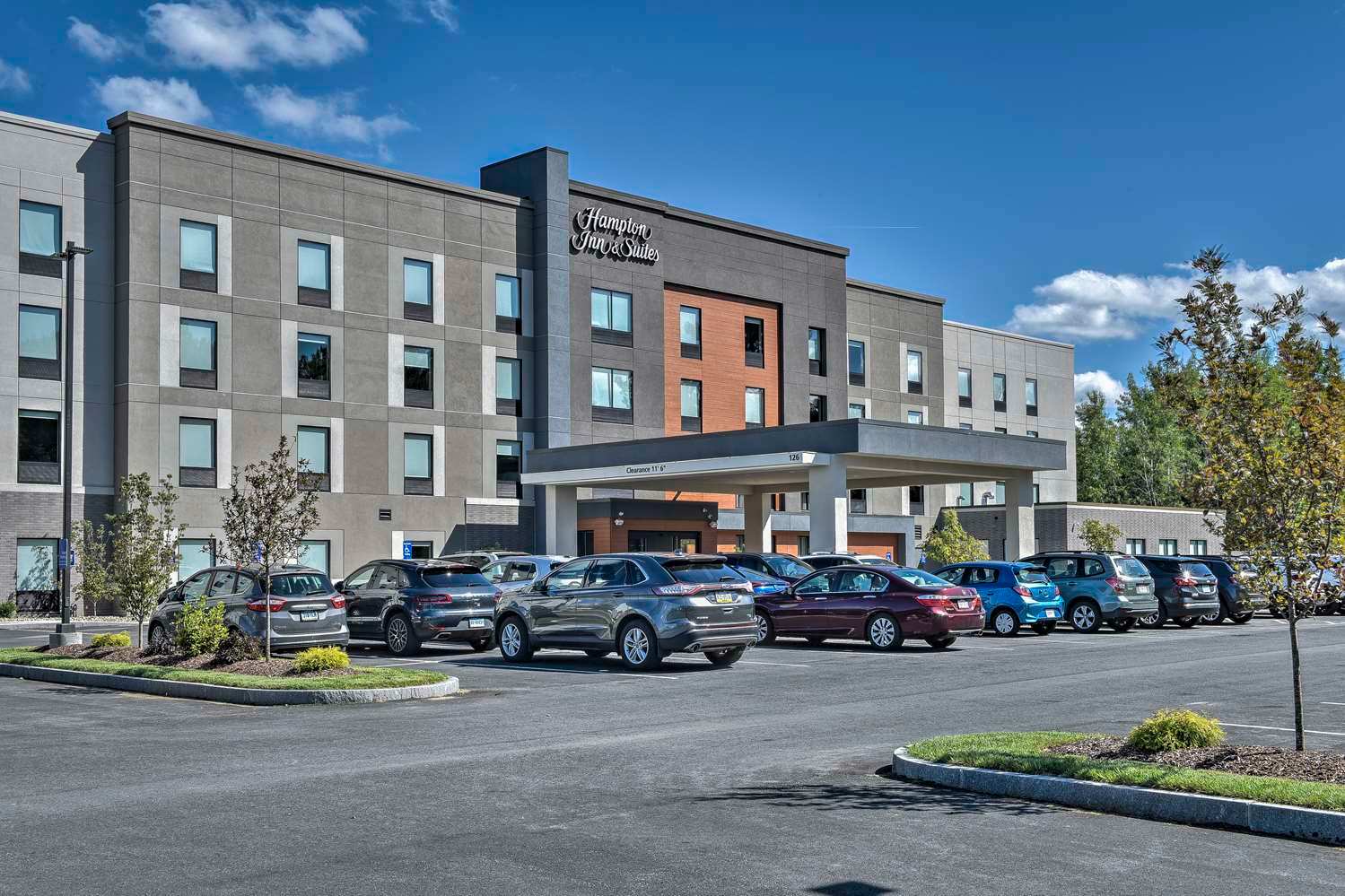 Hampton Inn & Suites Keene 2