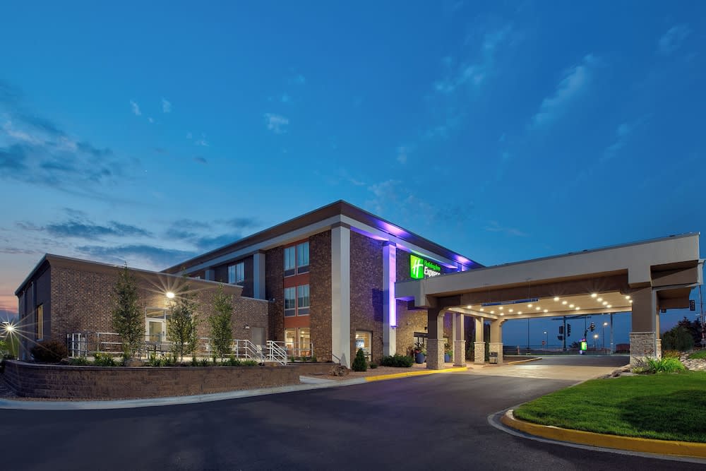 Holiday Inn Express & Suites Eden Prairie - Minneapolis by IHG 1