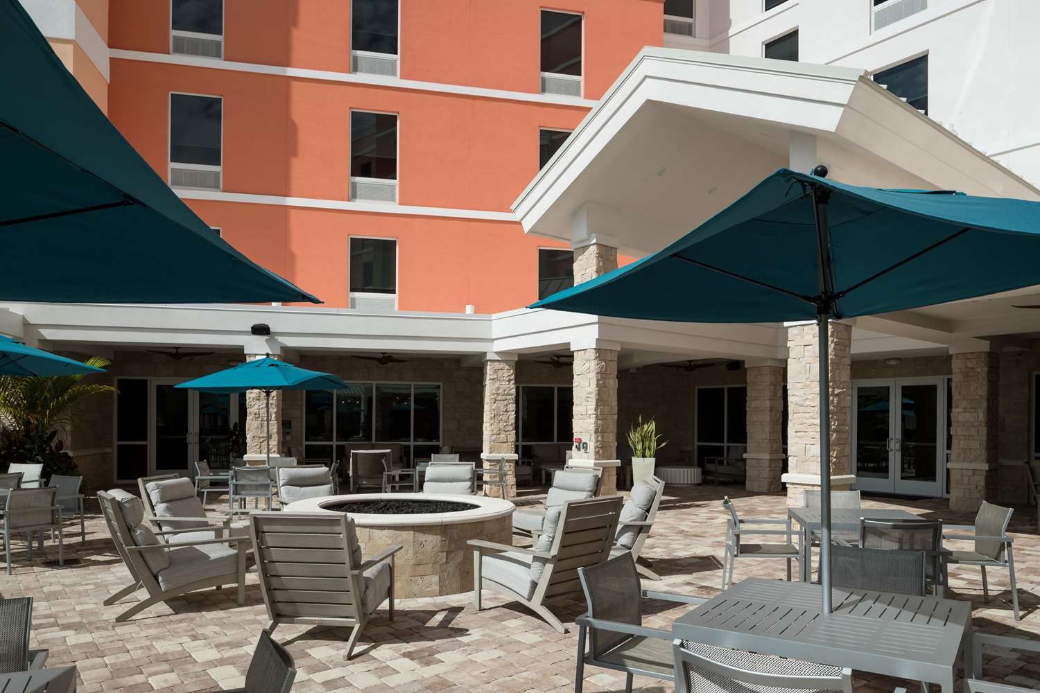 Hampton Inn & Suites Cape Canaveral Cruise Port, Fl 2