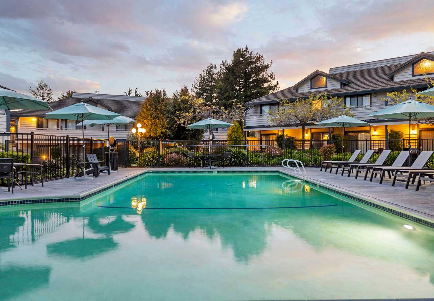 Seacliff Inn Aptos, Tapestry Collection by Hilton 1